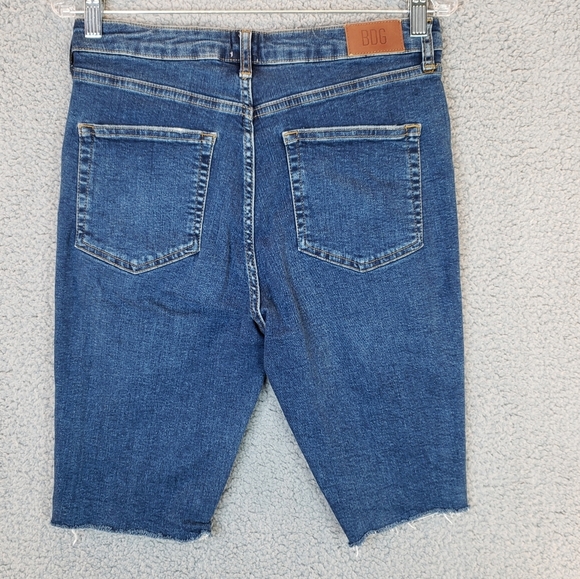 BDG Urban Outfitter Pine Med Wash Denim Stretch Bermuda Cut Off Jean Short Sz 31 - Picture 8 of 11